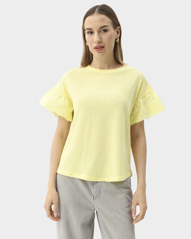 Блузка с короткими рукавами и ажурной вышивкой ришелье