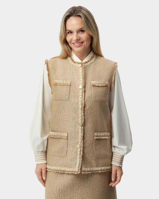 Жилет из фактурного твида с накладными карманами и бахромой по краям