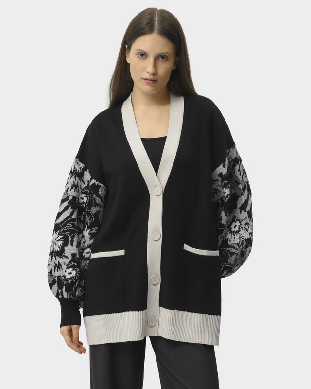 Кардиган свободного прямого кроя с цветочным узором на рукавах