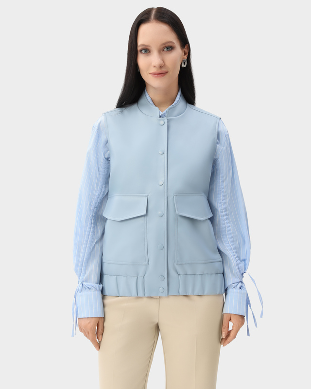 Жилет из экокожи с застежкой на кнопки