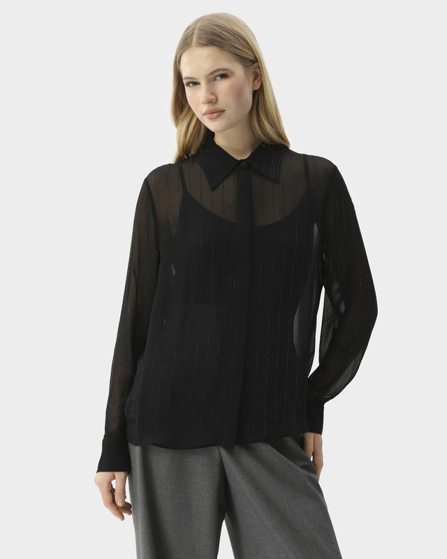 Блузка из полупрозрачной вискозы с мерцающими термоклеевыми стразами