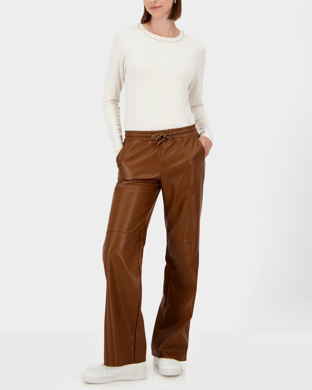 Брюки прямого кроя из экокожи