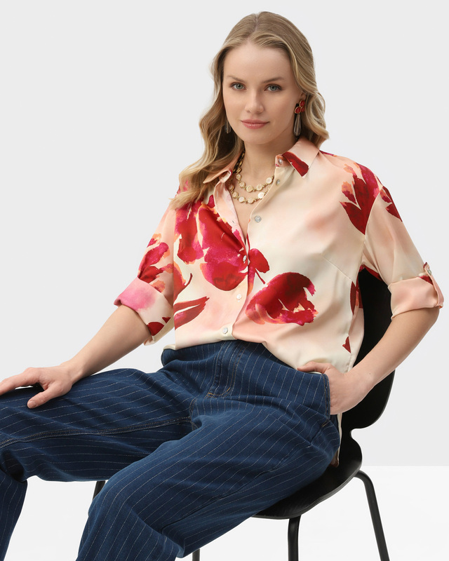 Блузка с ярким принтом и застежкой на пуговицы