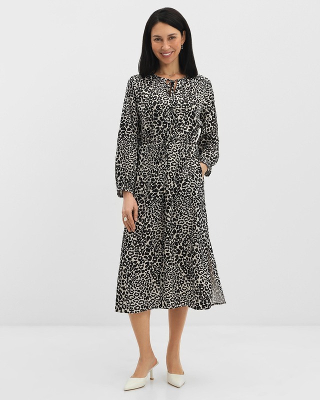 Платье из экологически чистой вискозы с анималистическим принтом