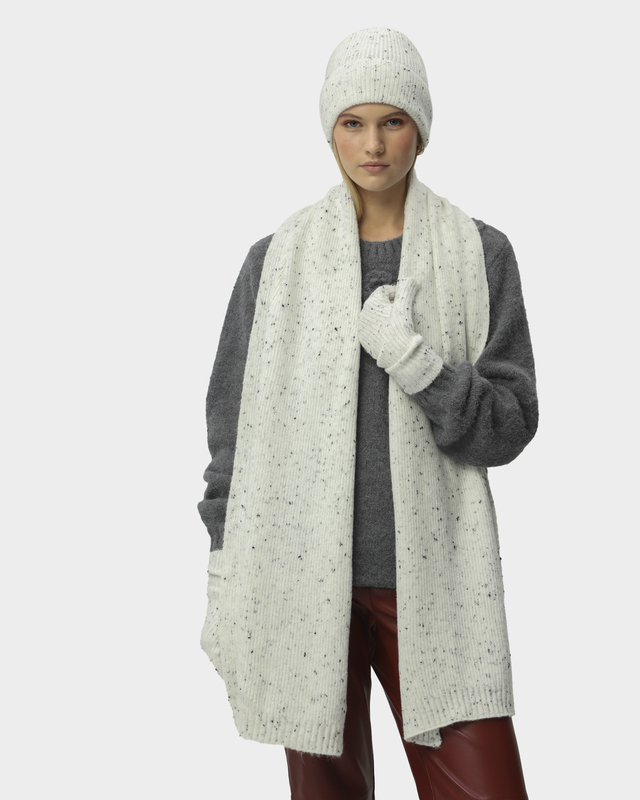 Комплект: шапка, шарф и перчатки