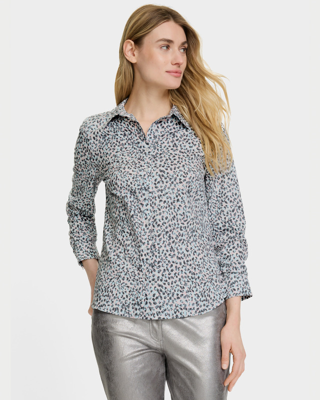 Блузка с отложным воротником и анималистическим принтом