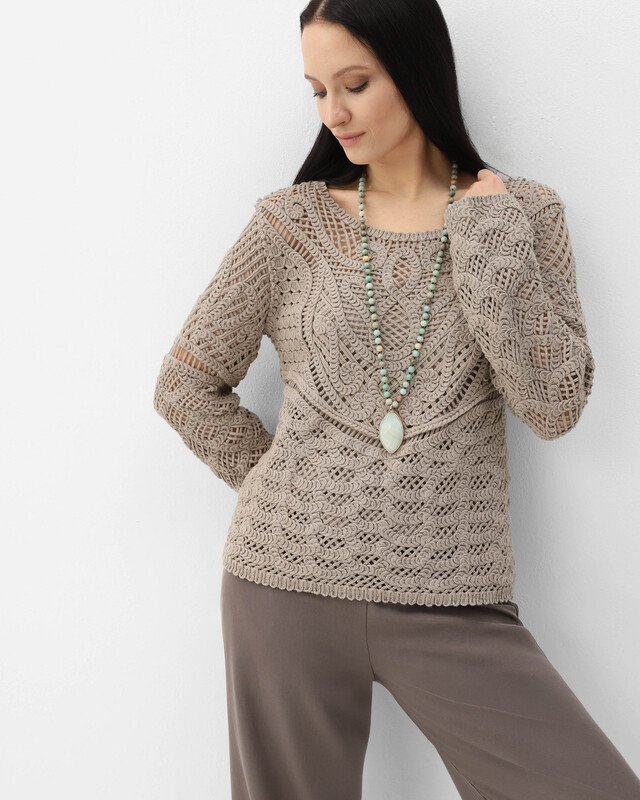 Пуловер ажурной вязки с подкладочным топом