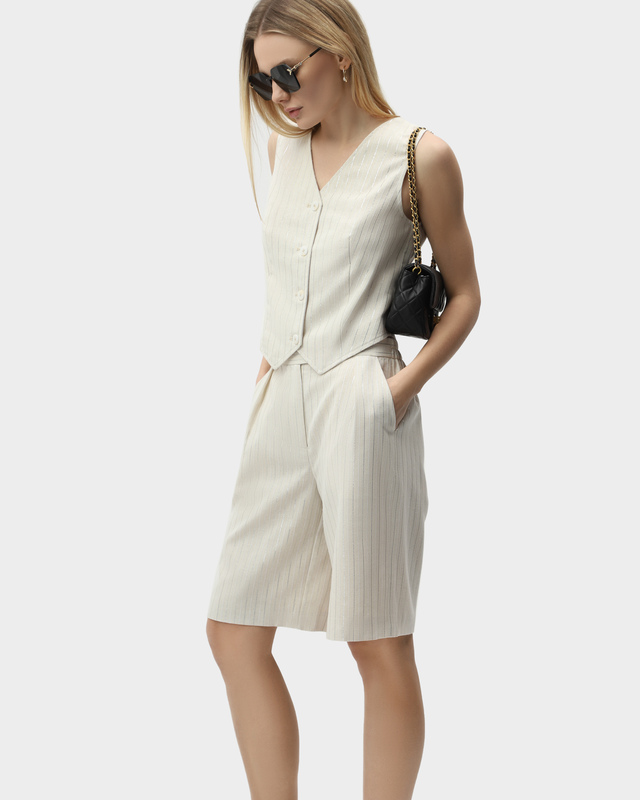 Удлиненные шорты-бермуды в тонкую полоску с люрексом