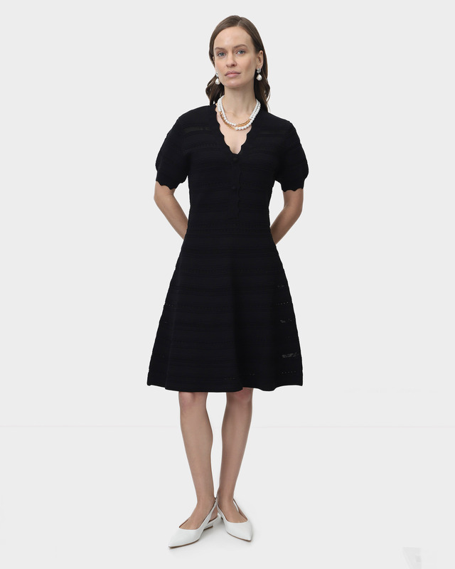 Платье ажурной вязки с короткими рукавами