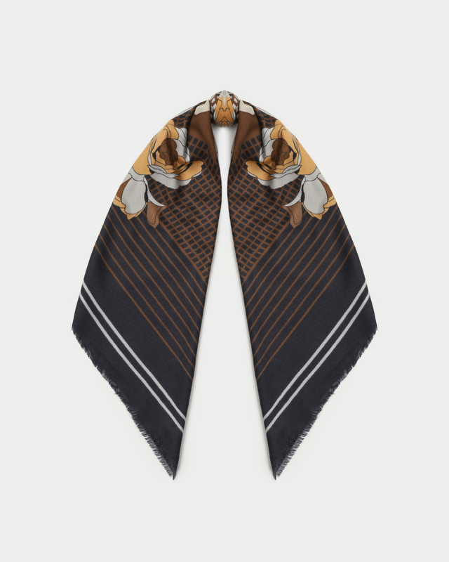 Платок с шерстью и вискозой в составе