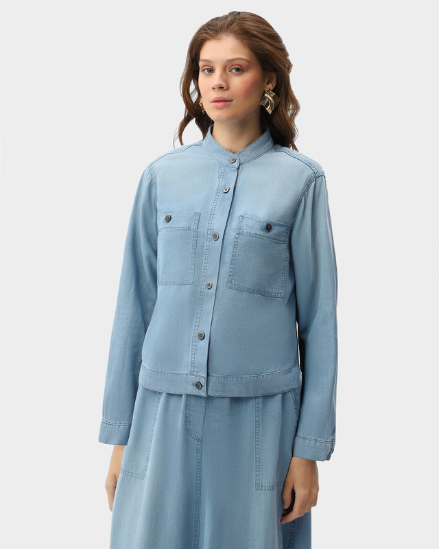 Жакет с накладными карманами и застежкой на пуговицы