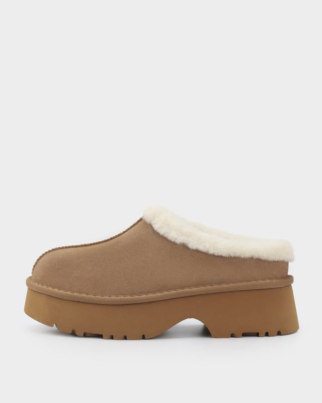 Утепленные полуботинки из натуральной замши с меховой опушкой