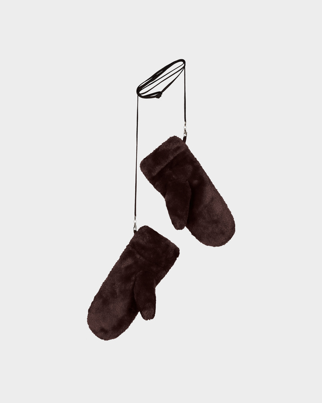 Варежки из пушистого экомеха