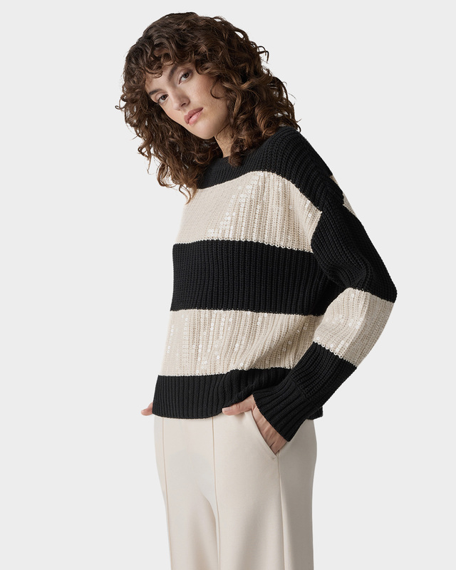 Пуловер плотной вязки с полосатым узором и пайетками