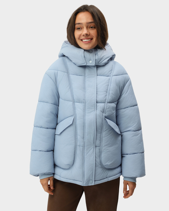 Куртка из водоотталкивающего и ветроустойчивого материала с капюшоном