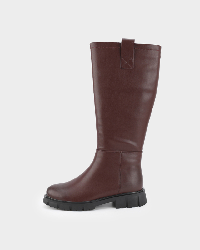 Сапоги из натуральной кожи на широкой нескользящей подошве 11990₽