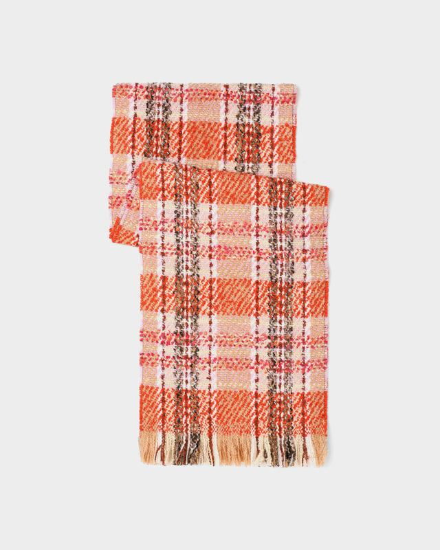 Утепленный шарф с шерстью в составе и бахромой по низу