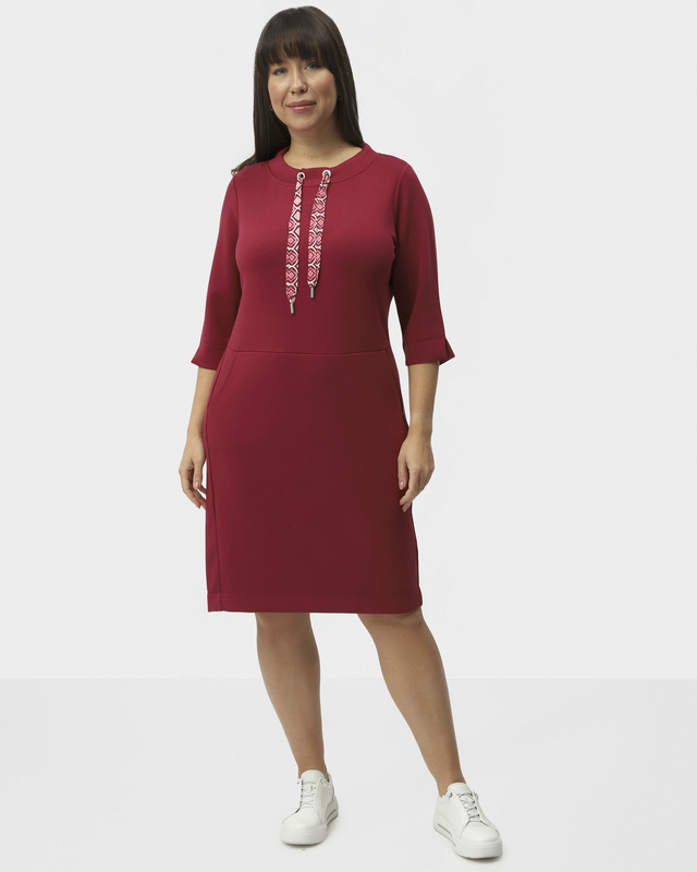 Платье из мягкой скубы с воротником на принтованном шнурке