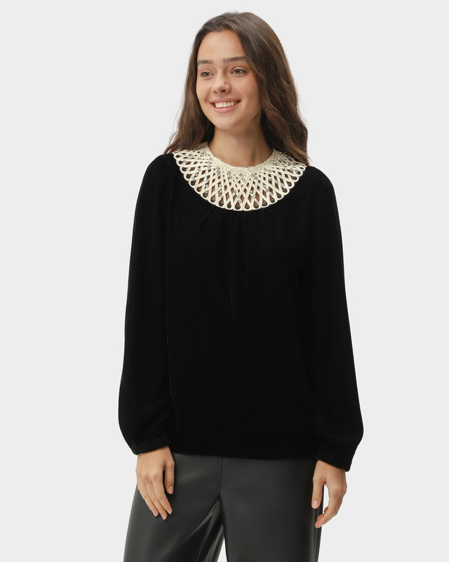 Бархатная блузка с декоративным воротником из атласных ленточек и бусин