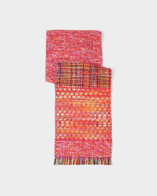 Утепленный шарф с шерстью в составе и бахромой по краям