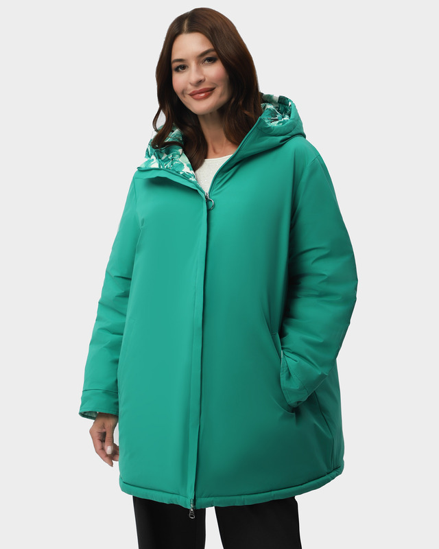 Куртка из водоотталкивающего и ветроустойчивого материала с капюшоном