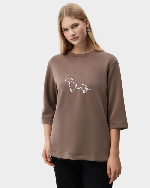 Джемпер из скубы с вышивкой