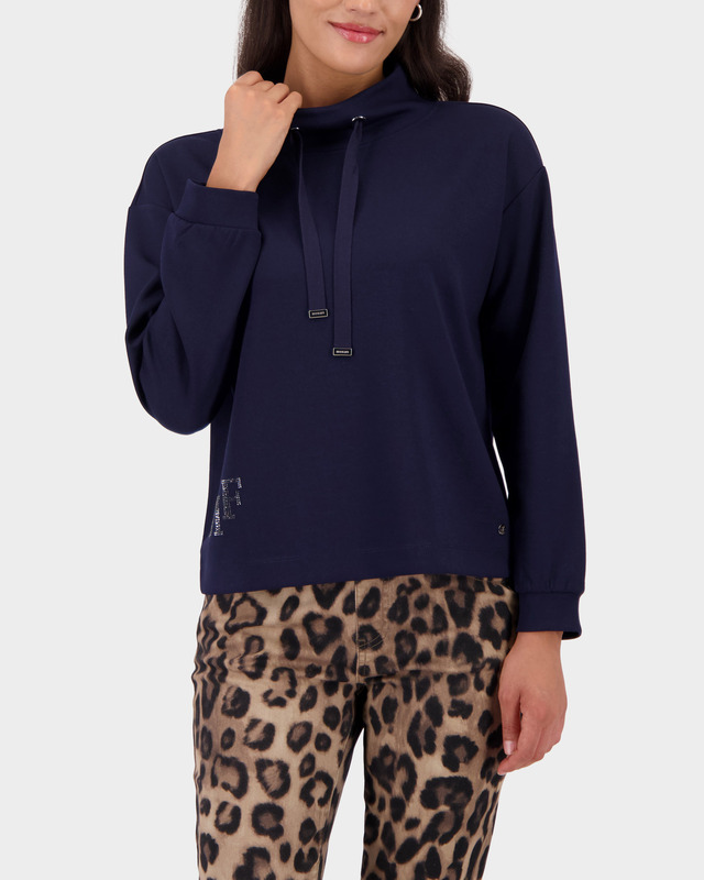 Толстовка из эластичной скубы с декором стразами