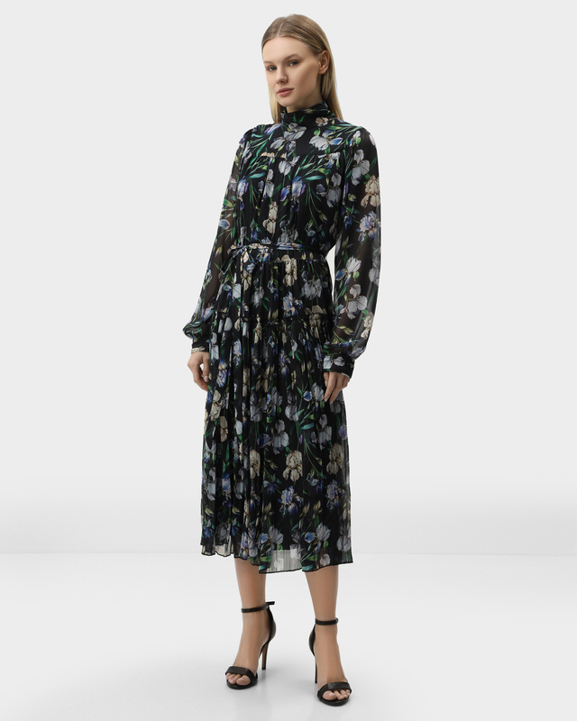 Платье свободного кроя с воротником-стойкой объёмными рукавами и ярким цветочным принтом 4990₽