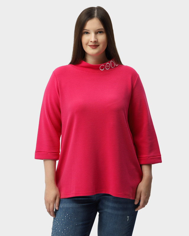 Пуловер из фактурного трикотажа в рубчик