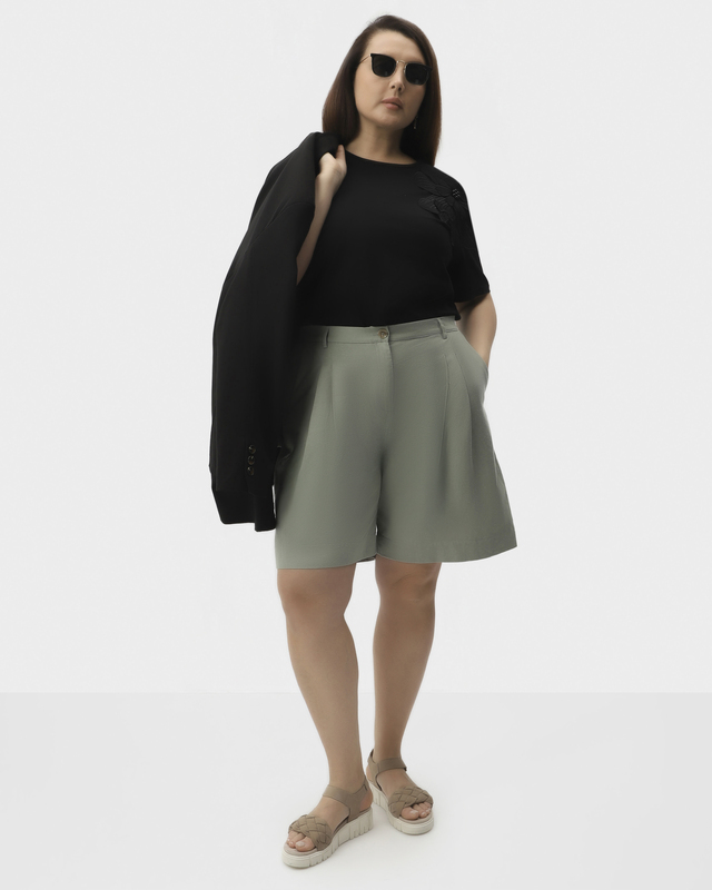 Шорты-бермуды с высокой посадкой и боковыми карманами