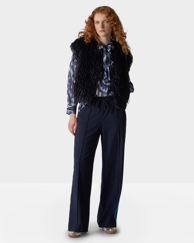 Широкие трикотажные брюки с лампасами и эластичным поясом-кулиской