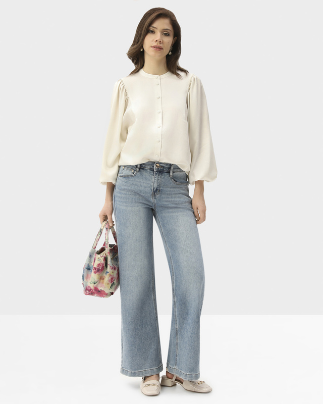 Джинсы широкого прямого кроя с декоративными заломами и потертостями