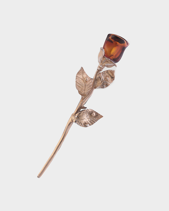 Брошь в виде розы из натурального янтаря