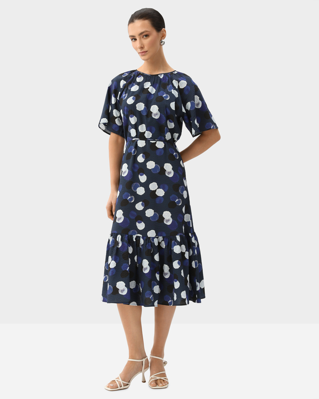 Платье из фактурного материала с принтом в крупный горошек 9990₽