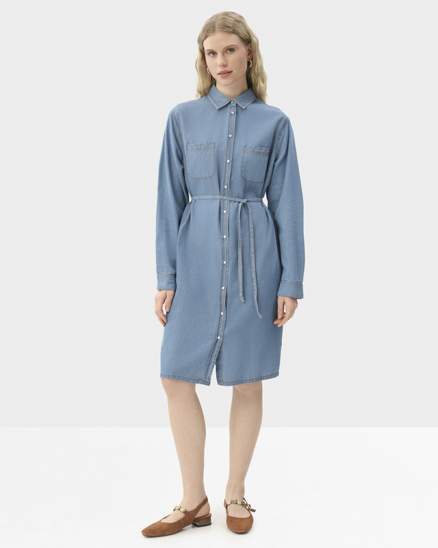 Платье-рубашка миди из легкого хлопкового денима со стразами 16990₽