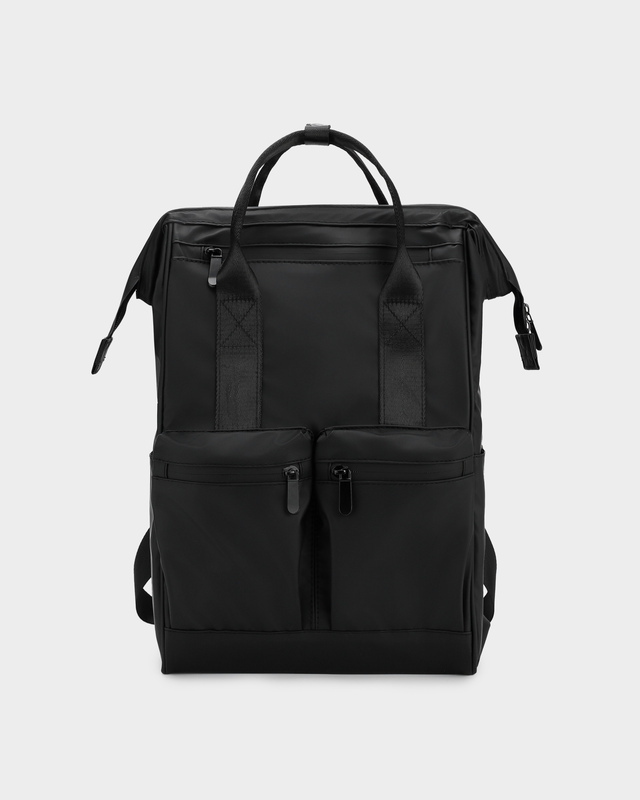 Вместительный рюкзак с прорезиненными молниями