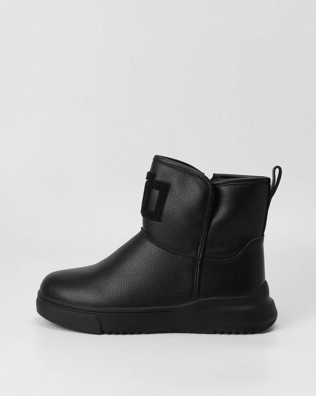 Утепленные ботинки из комбинации материалов с петлей для удобного надевания