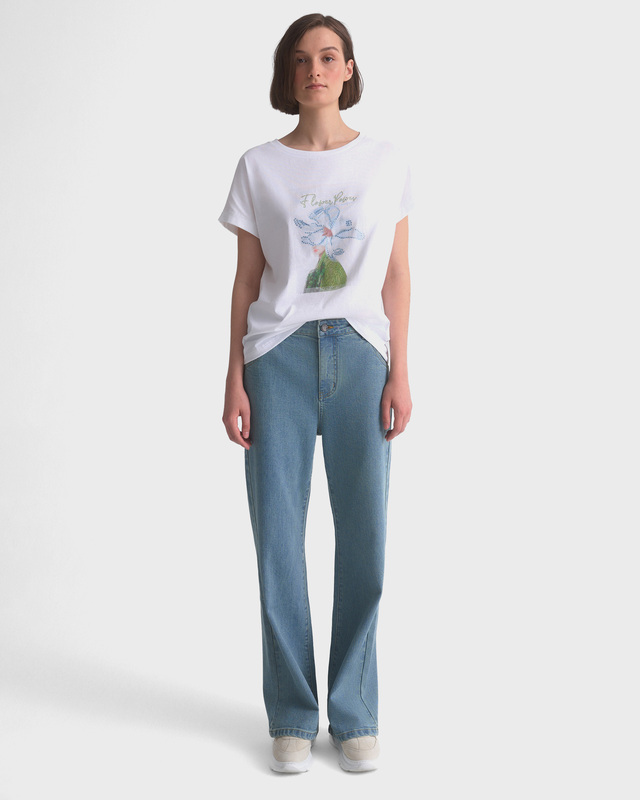 <html> <head></head> <body>  <ul>   <li>Прямой крой</li>   <li>Пять карманов</li>   <li>Застежка на пуговицу и молнию</li>   <li>Шлевки для ремня</li>  </ul>  <p>Джинсы прямого кроя от бренда&nbsp;UNQ выполнены из эластичного хлопкового денима.</p>  <p>Рекомендации по уходу<br />    Деликатная стирка при температуре 30 °С<br />    Не отбеливать<br />    Не сушить в стиральной машине<br />    Гладить при температуре до 110 °С<br />    Разрешена щадящая химчистка перхлорэтиленом</p>  <p>Если у вас остались вопросы, вы можете написать нам в Telegram:&nbsp;<a href="https://t.me/ShoppingLive_9671117811_bot" target="_blank">8-967-111-7811</a>.</p> </body></html>