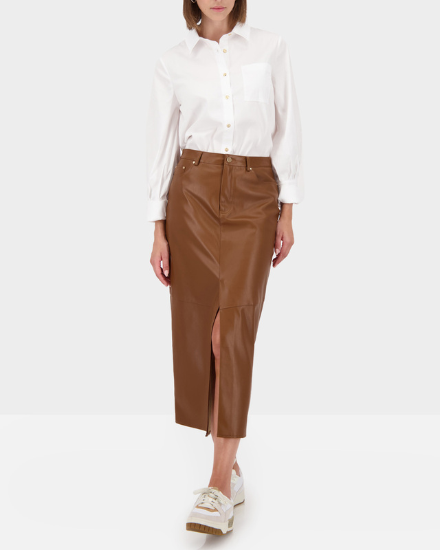 Юбка миди из экокожи с разрезом спереди