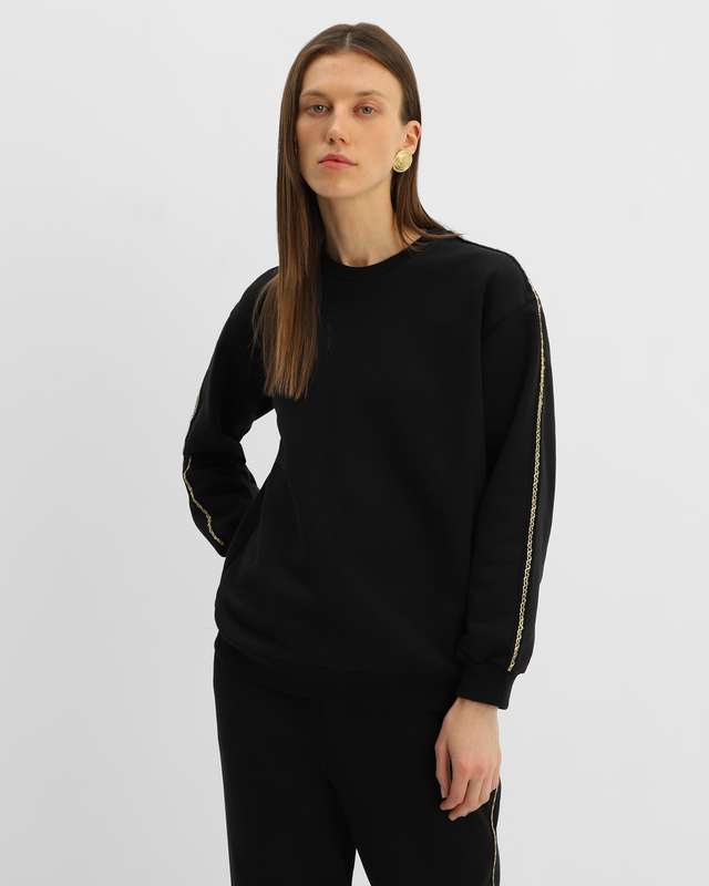 Хлопковый свитшот из плотного трикотажа фактурного плетения, декорированный лентой в виде золотой цепочки