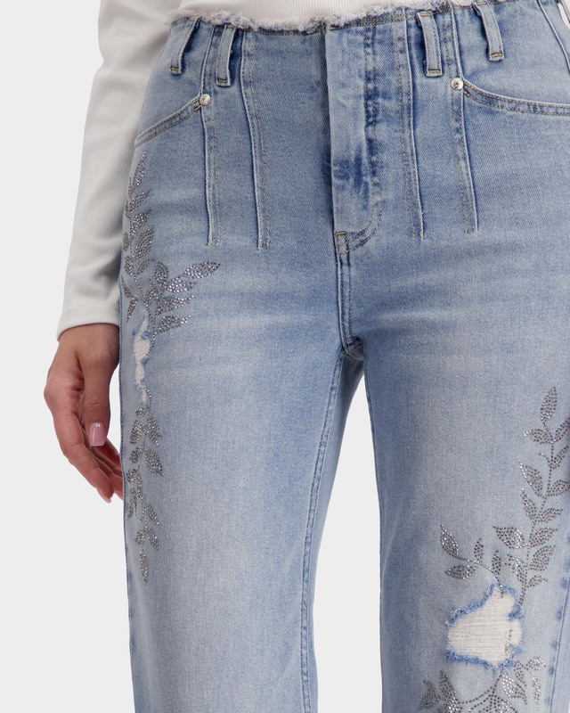 Джинсы с декоративными потертостями и аппликациями из страз Monari ...