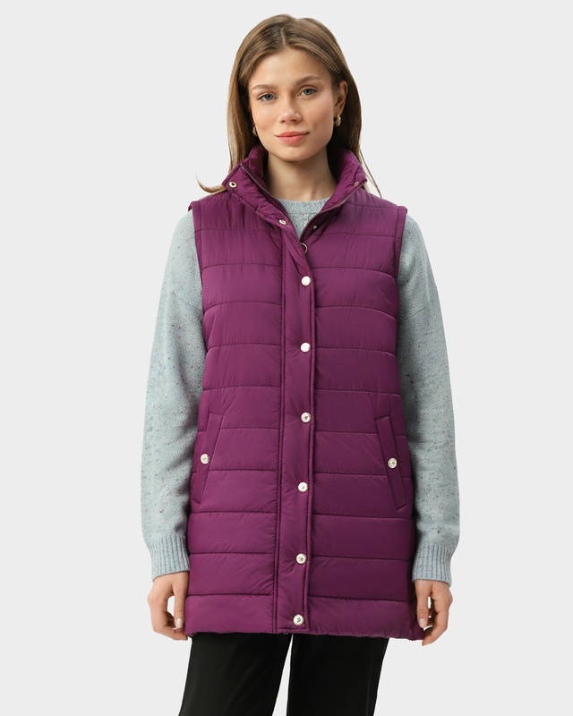 Жилет из водоотталкивающего материала со складным капюшоном