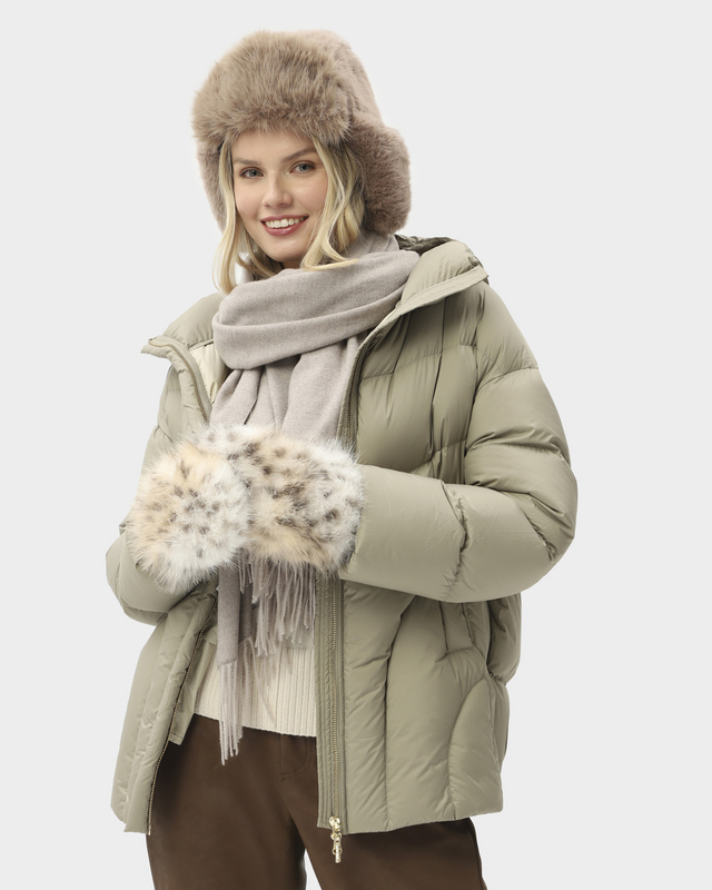 Комплект: шапка-ушанка, палантин и варежки с леопардовым принтом