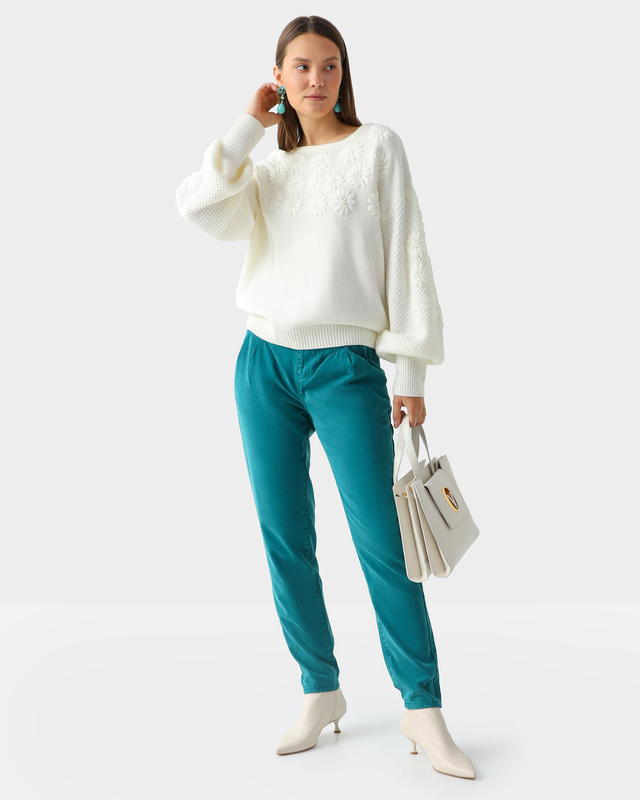 Джинсы с защипами спереди