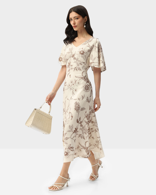 Платье приталенного кроя с цветочным принтом и отрезным ярусом юбки 9690₽