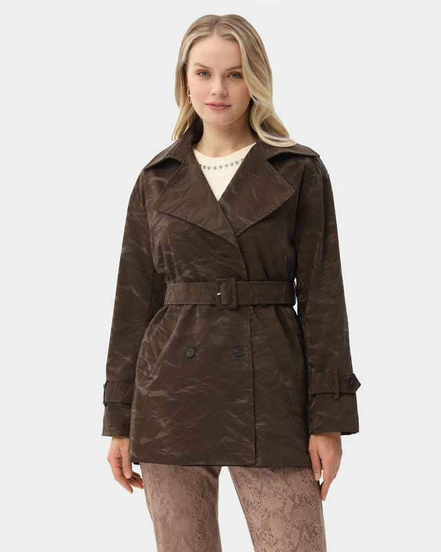 Плащ приталенный из фактурной экокожи