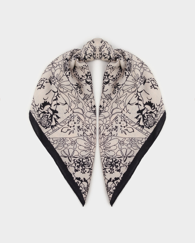 Платок с шерстью и вискозой в составе