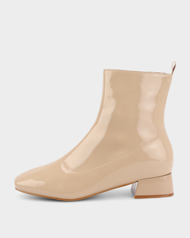 Полусапоги из натуральной лакированной кожи 2990₽