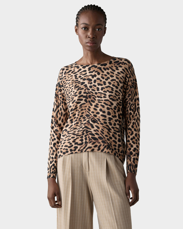 Пуловер из мягкого трикотажа с леопардовым принтом