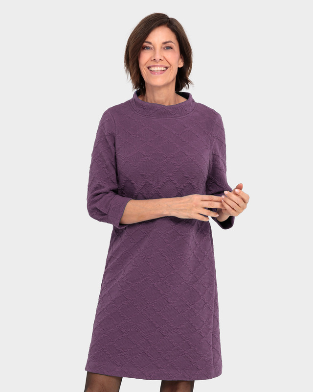 Платье из фактурного трикотажа с рельефным узором